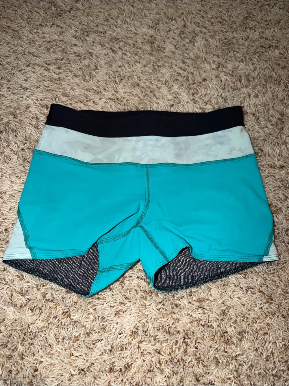Lululemon Water Bound Shorts
Tropical Blue / Aquamarine / Black Size 6 - Picture 9 of 12